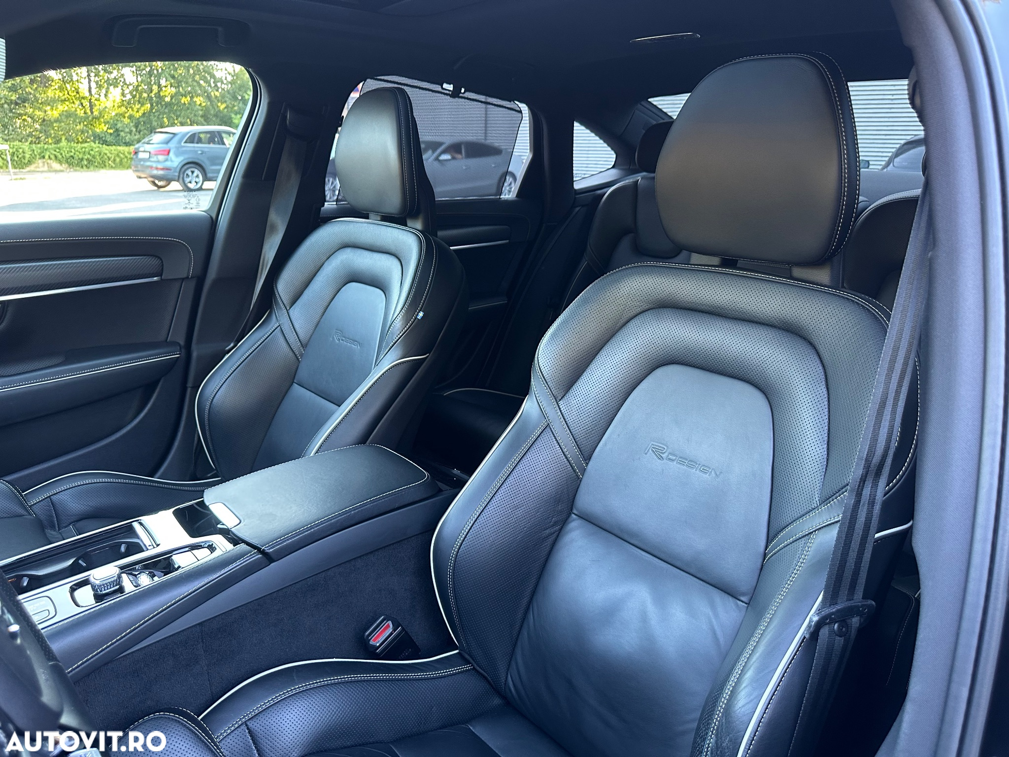 Volvo S90 T8 Twin Engine AWD Geartronic R Design - 25