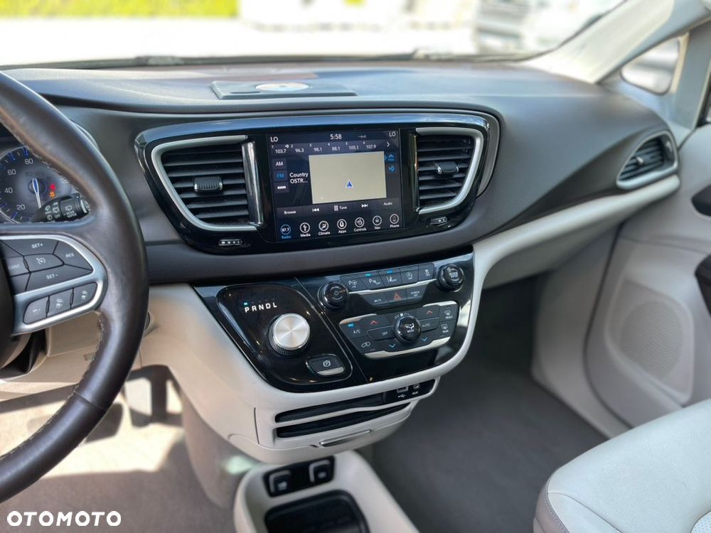 Chrysler Pacifica - 5