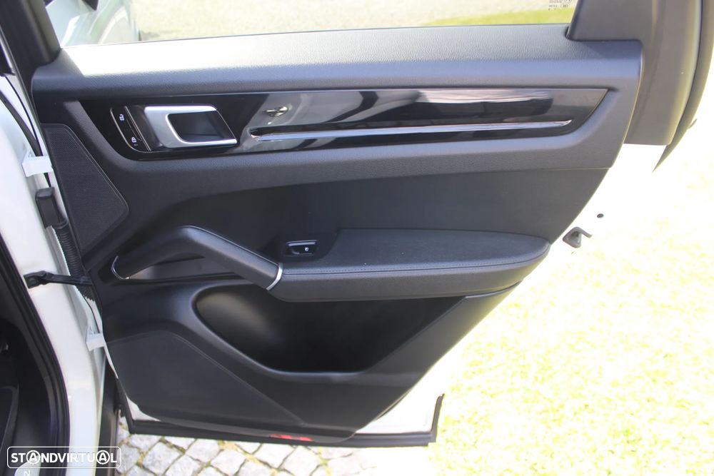 Porsche Cayenne Coupé Tiptronic S Platinum Edition - 41