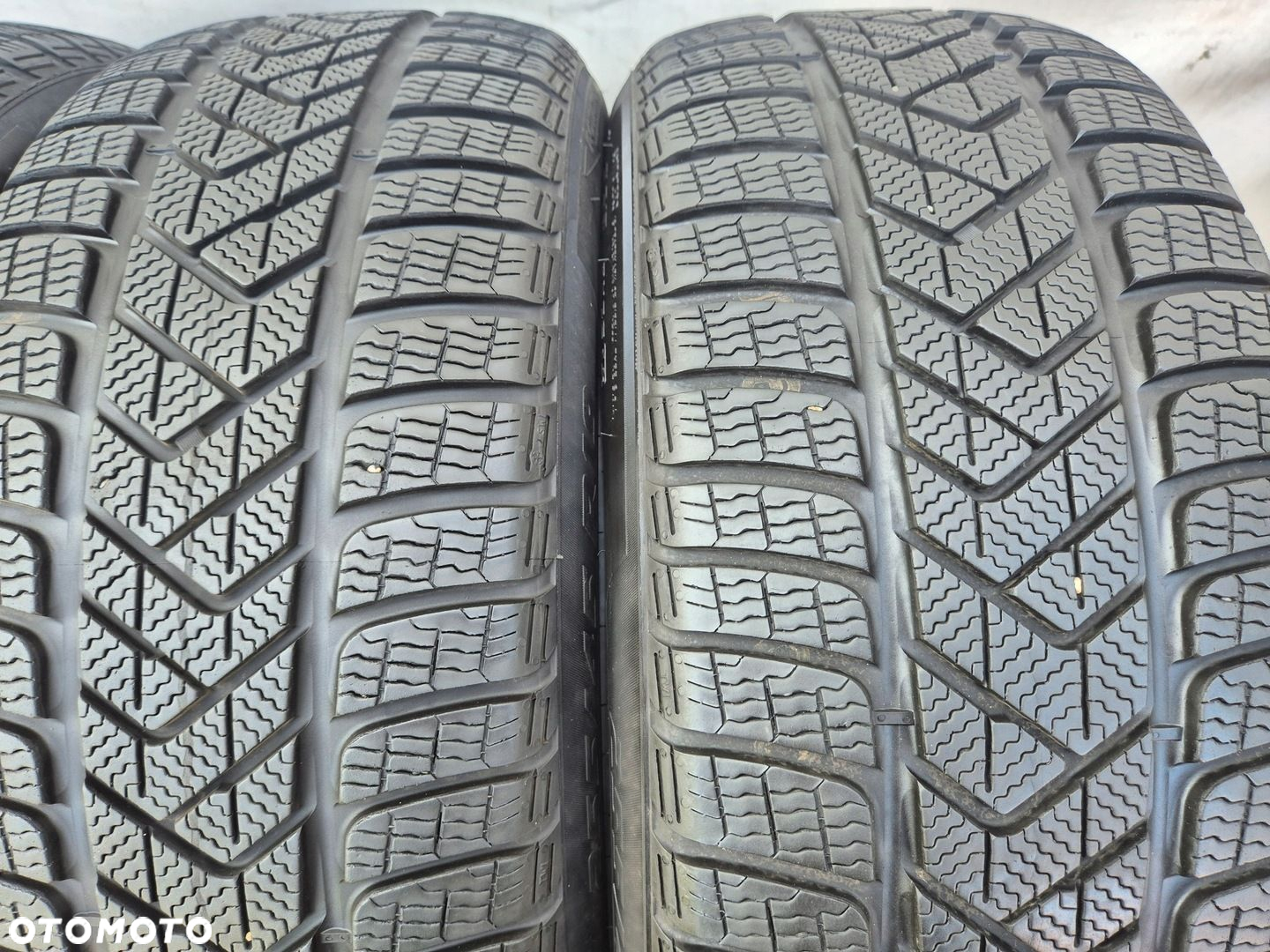 255/45/19 255/45r19 Pirelli Winter SottoZero 3 104w T0 - 2