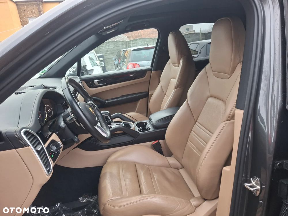 Porsche Cayenne - 8