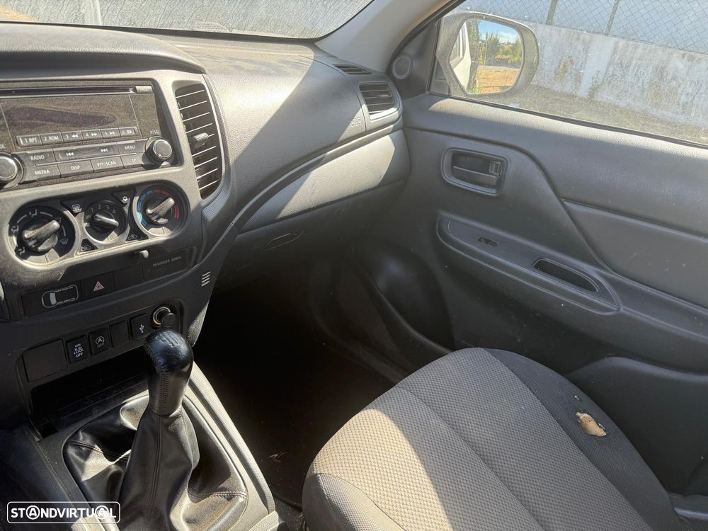 Mitsubishi L200 2.3 DI-D Club Invite Strakar Look 4WD - 7