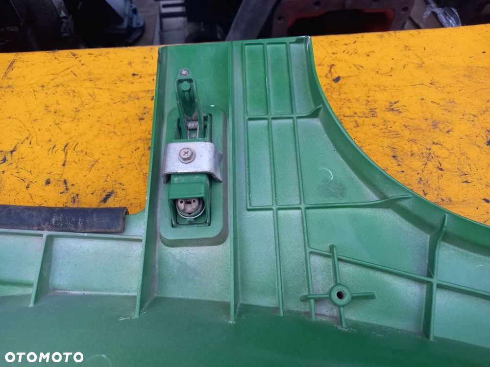 Panel boczny maski lewy przedni John Deere 7280R - 8