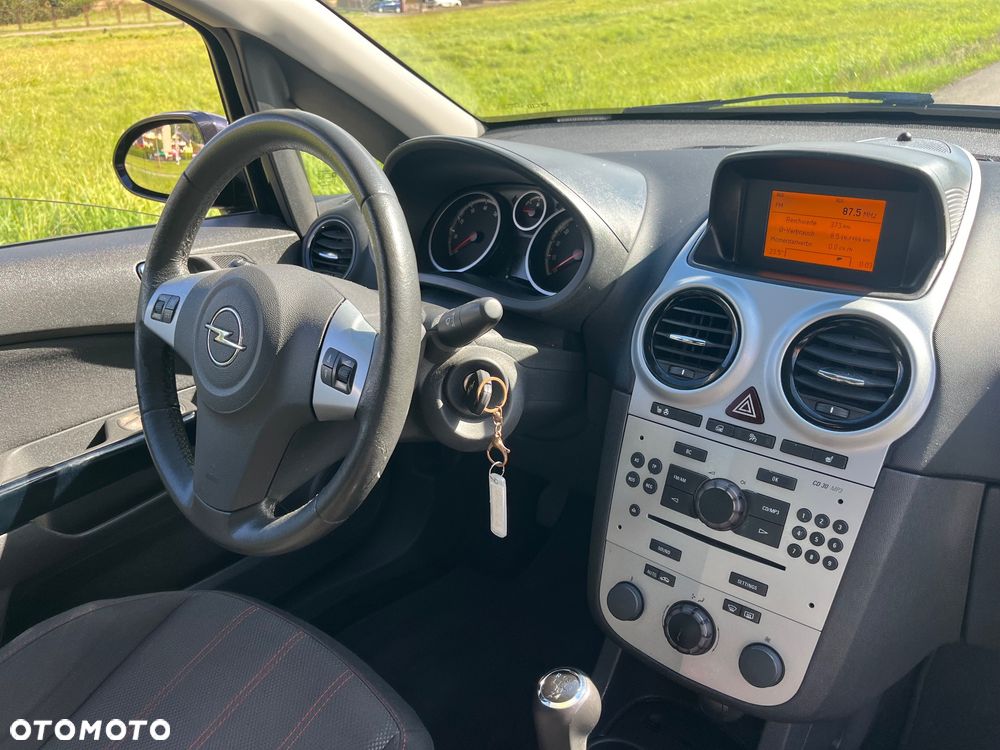 Opel Corsa 1.4 16V Essentia - 13