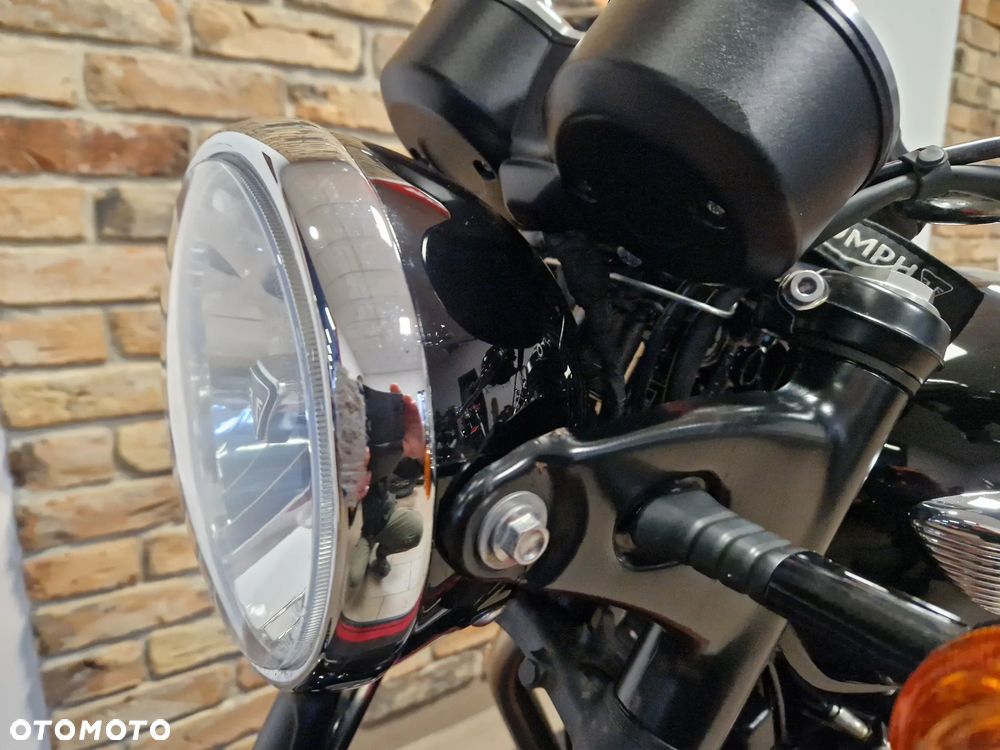 Triumph Bonneville - 12