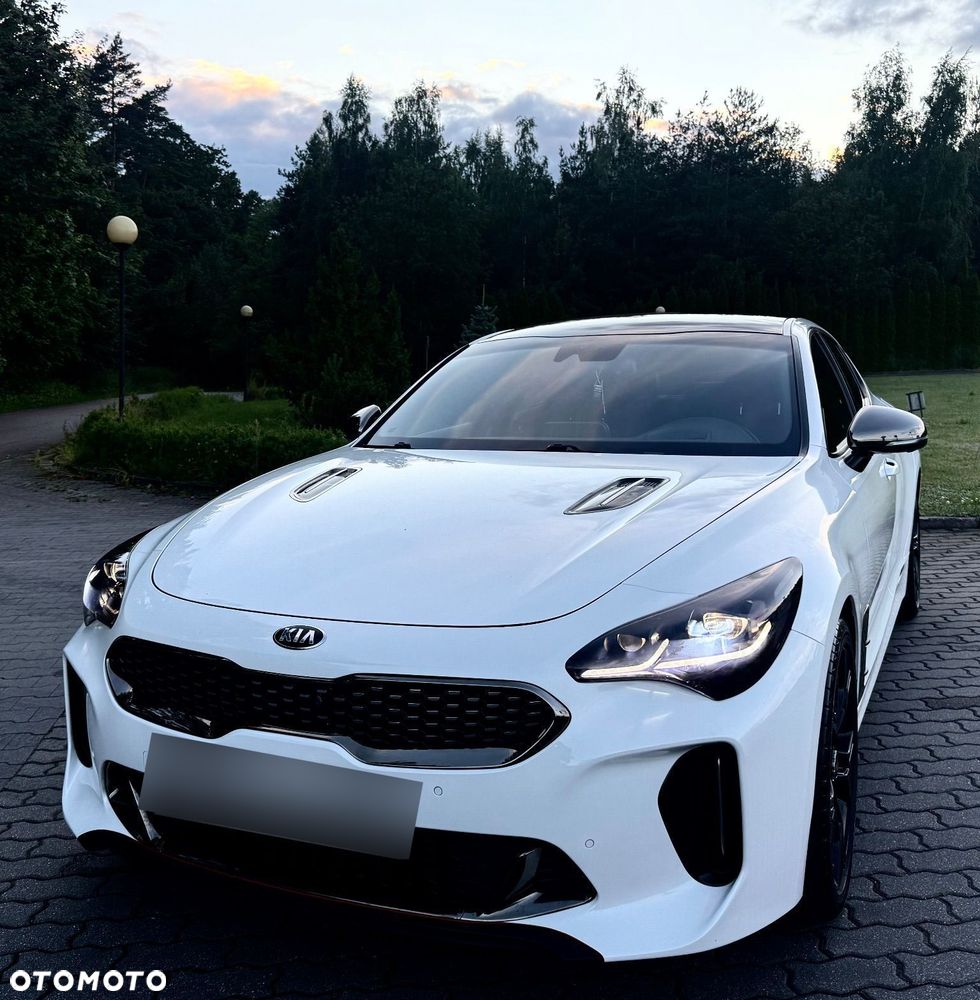 Kia Stinger - 1