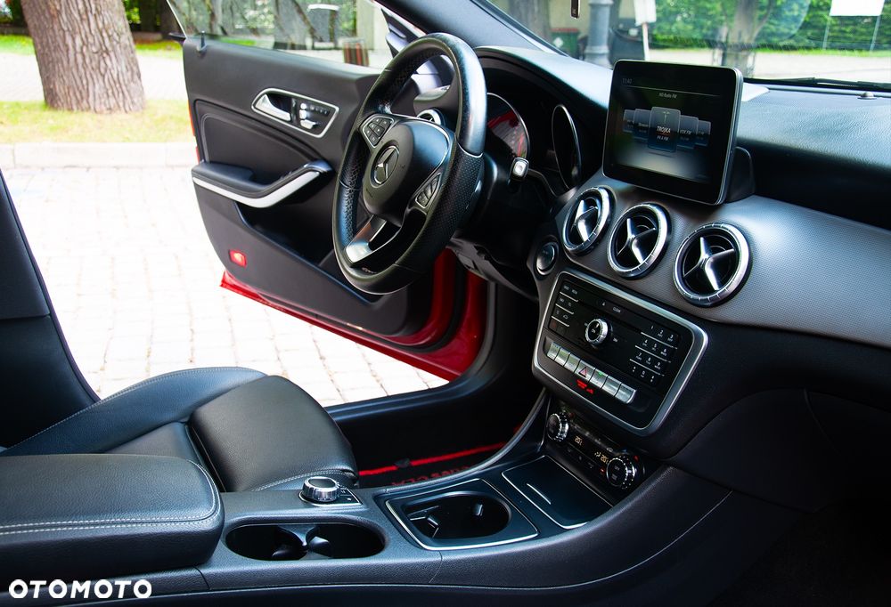 Mercedes-Benz CLA 250 4-Matic - 16
