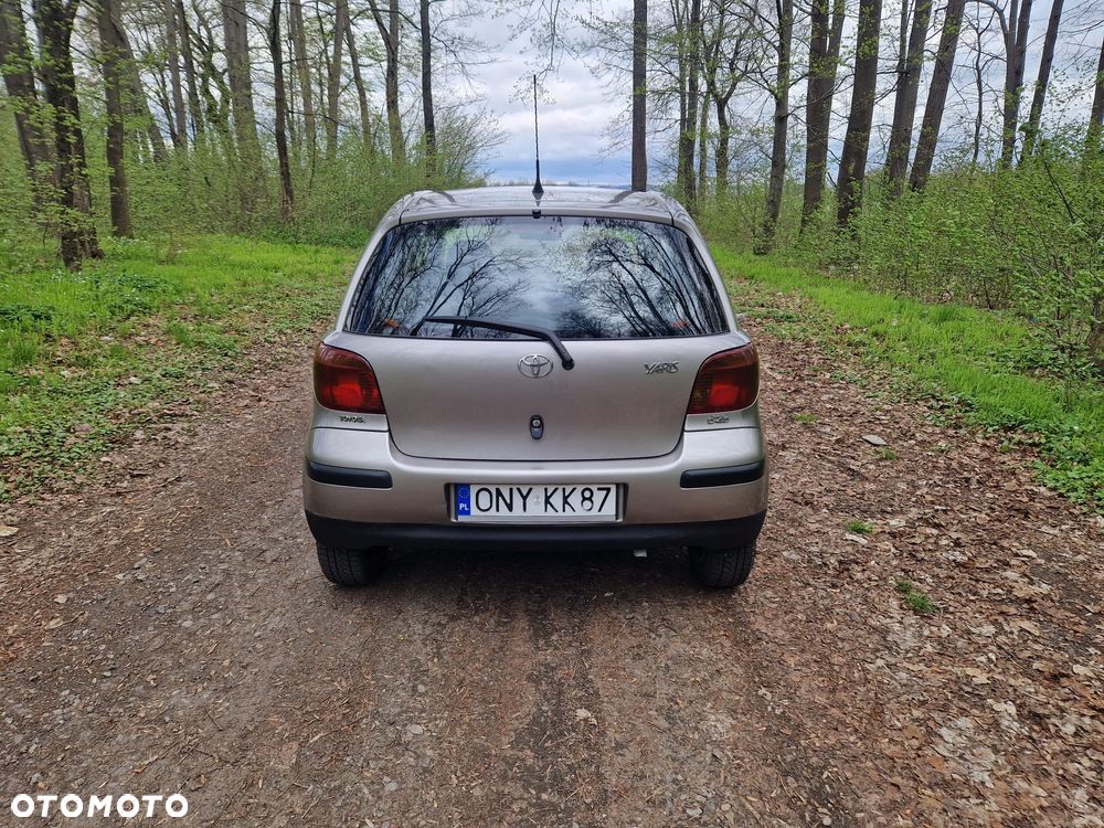 Toyota Yaris - 4