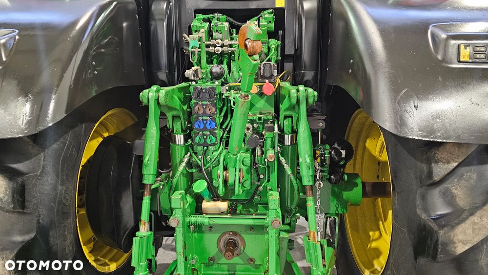 John Deere 6215 R - 9