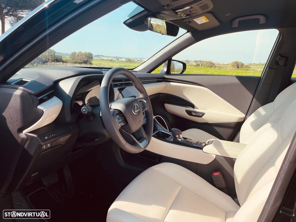Lexus LBX Elegant - 12