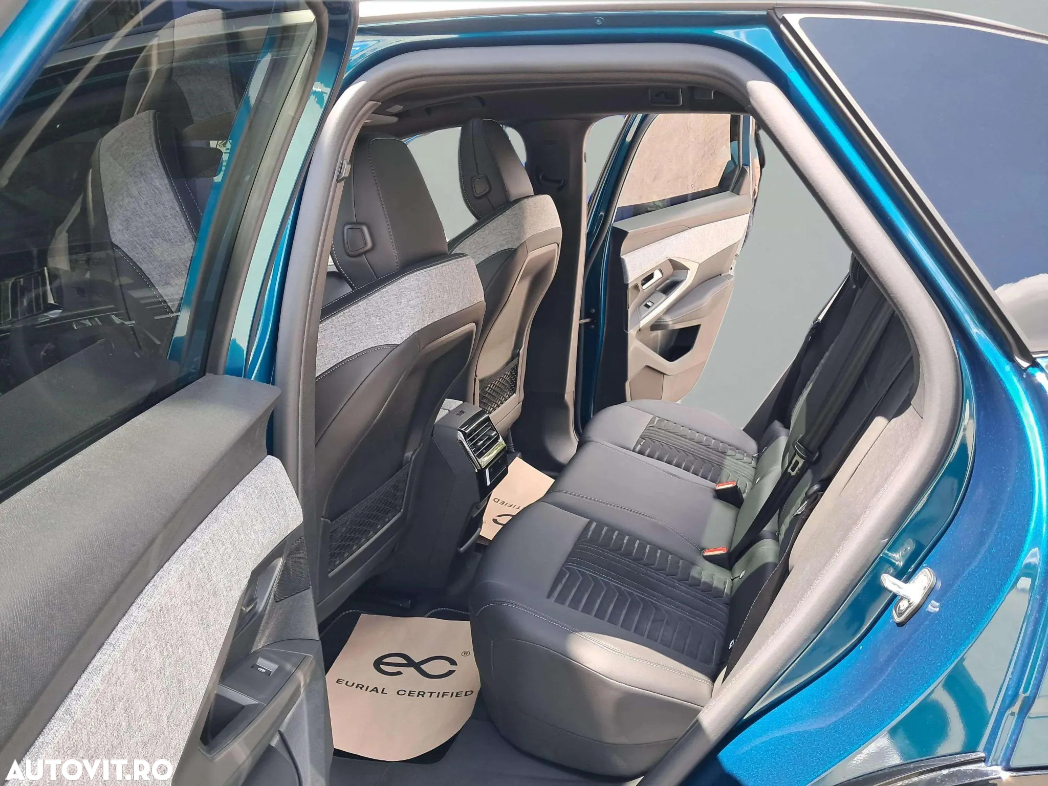 Peugeot 3008 e-3008 73 kWh GT - 8
