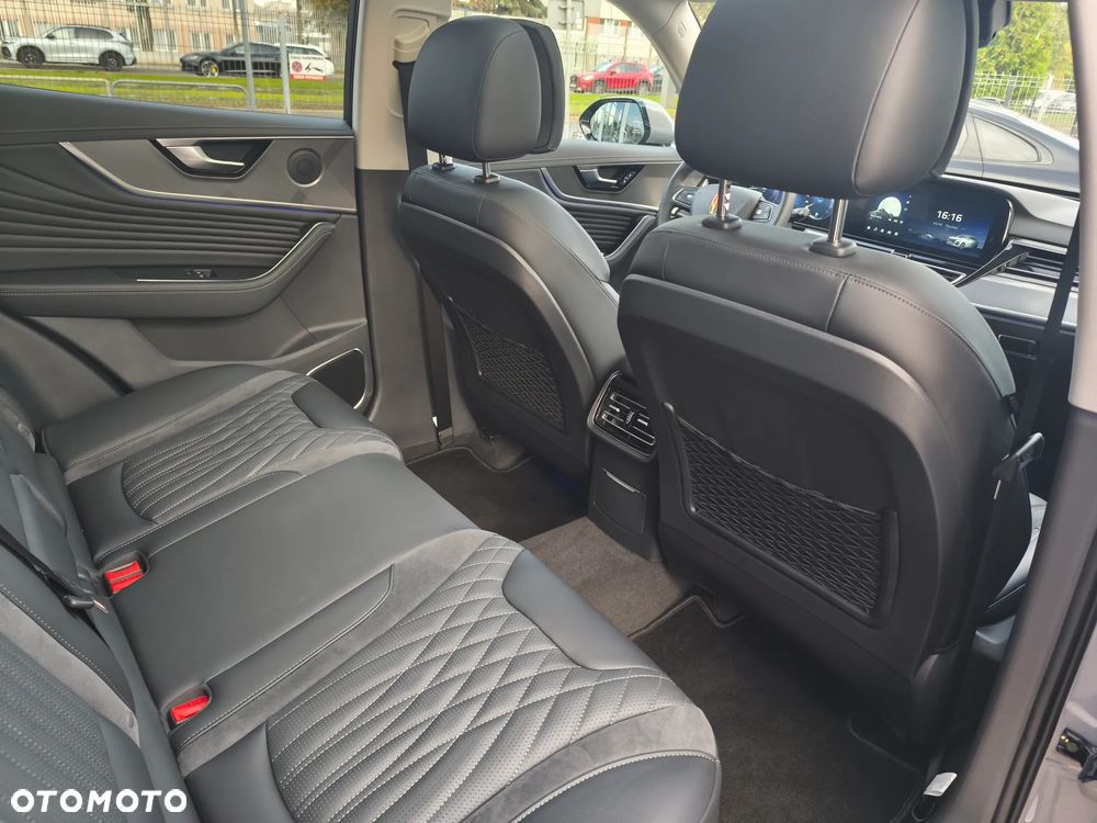 Hongqi HS5 2.0T Executive AWD - 17