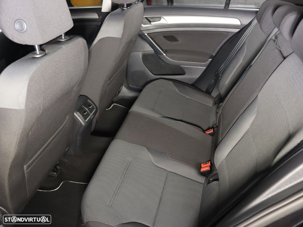 VW Golf 1.6 TDi BlueMotion Confortline - 11