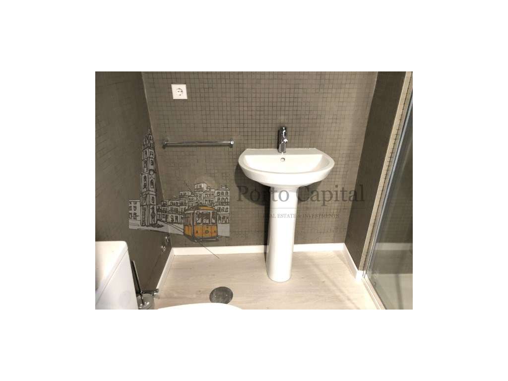 Arrenda-se apartamento estúdio no coração da cidade do Porto - Grande imagem: 4/20