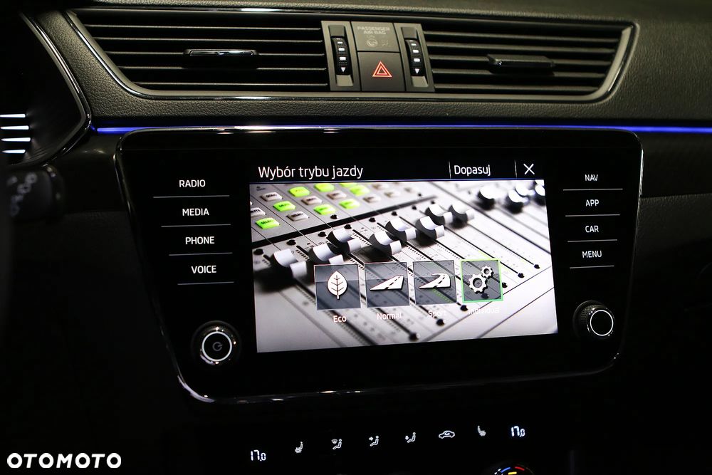 Skoda Superb 2.0 TDI SCR Sportline DSG - 35