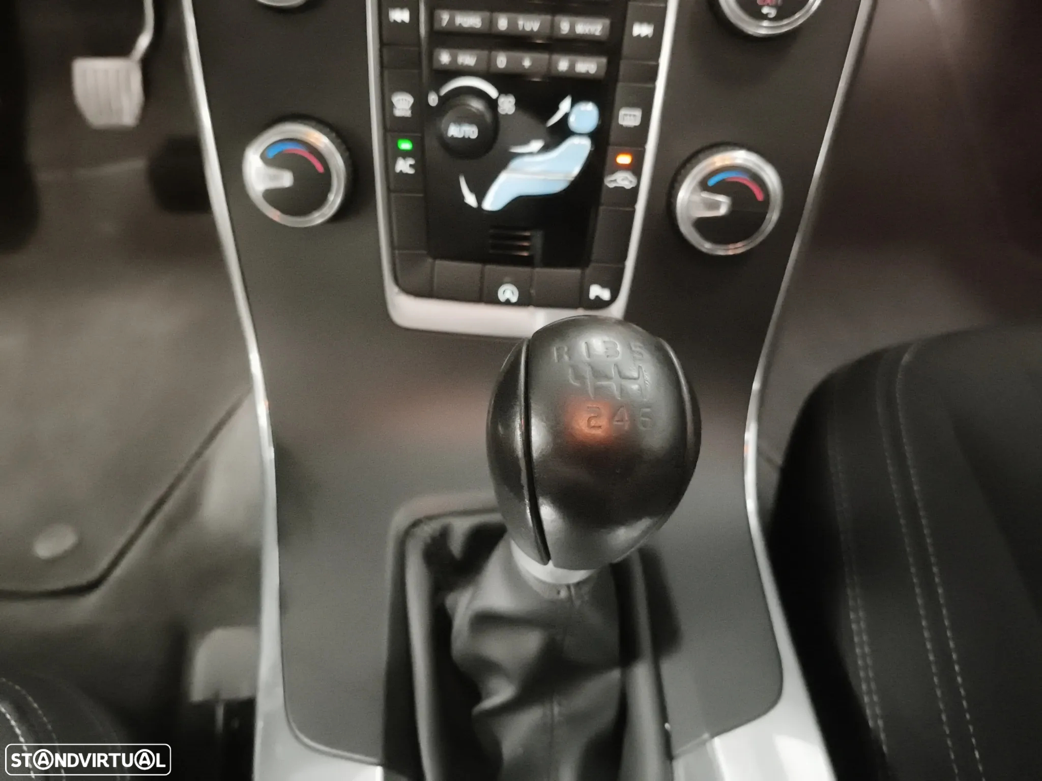 Volvo V60 1.6 D2 Drive Momentum Start/Stop - 23