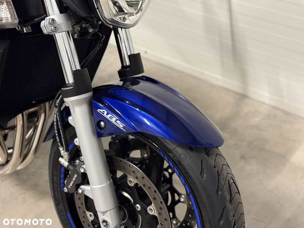 Suzuki GSR - 9