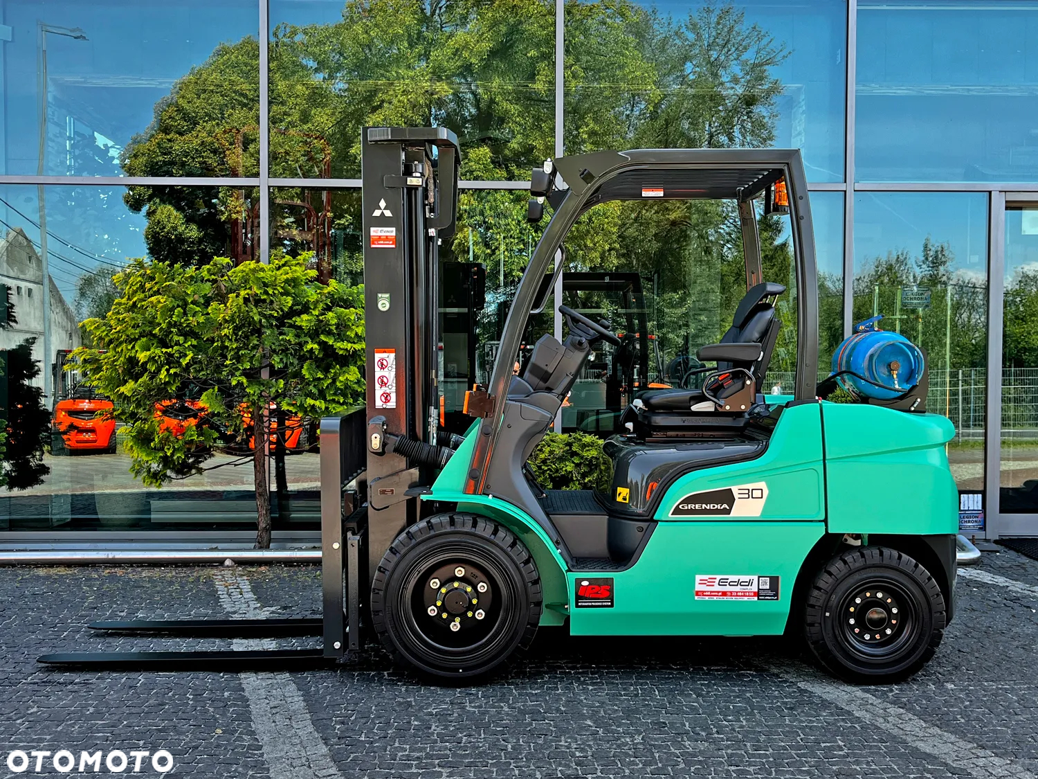 Mitsubishi FG30N Grendia - 3