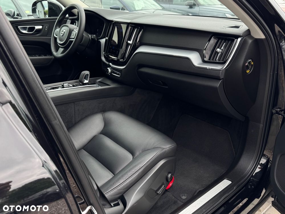 Volvo XC 60 B4 D Geartronic Momentum Pro - 26