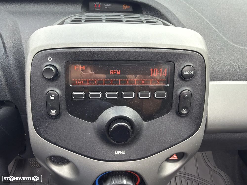 Peugeot 108 1.0 VTI S&S Top! Allure - 24