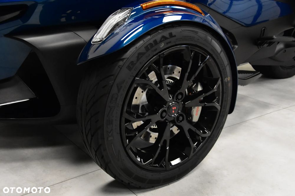 Can-Am Spyder - 30