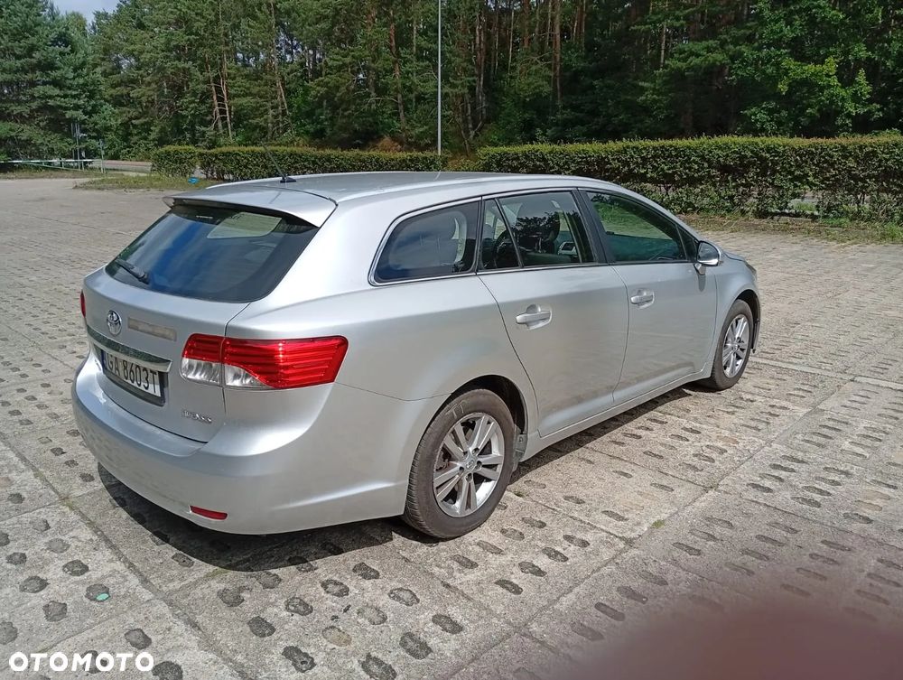 Toyota Avensis 2.0 D-4D Premium - 4