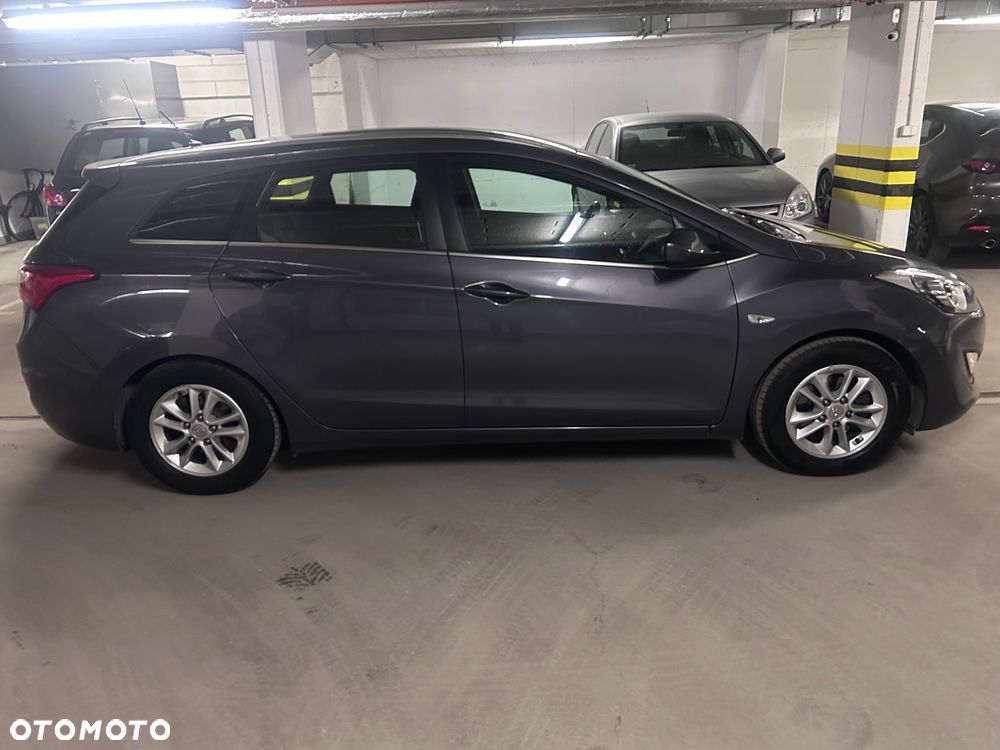Hyundai i30 blue Kombi 1.6 CRDi Style - 3