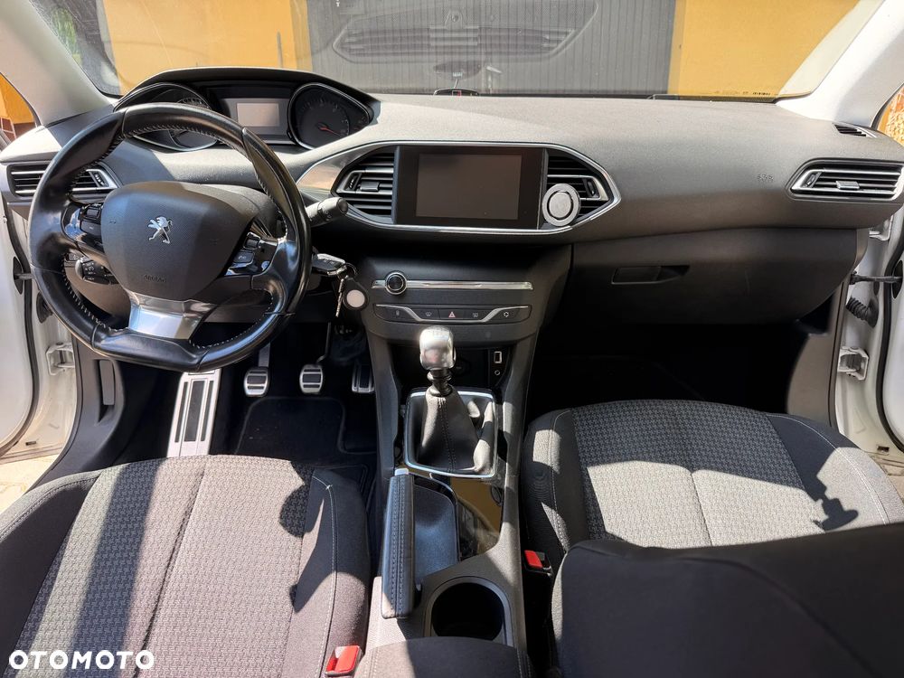 Peugeot 308 1.6 BlueHDi Allure S&S - 28