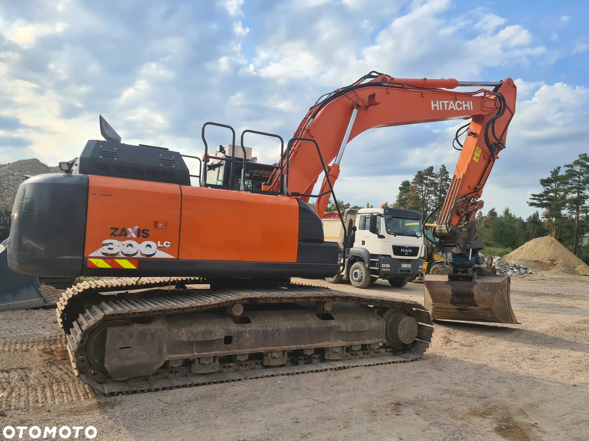Hitachi ZX 300 LC-6 - 5