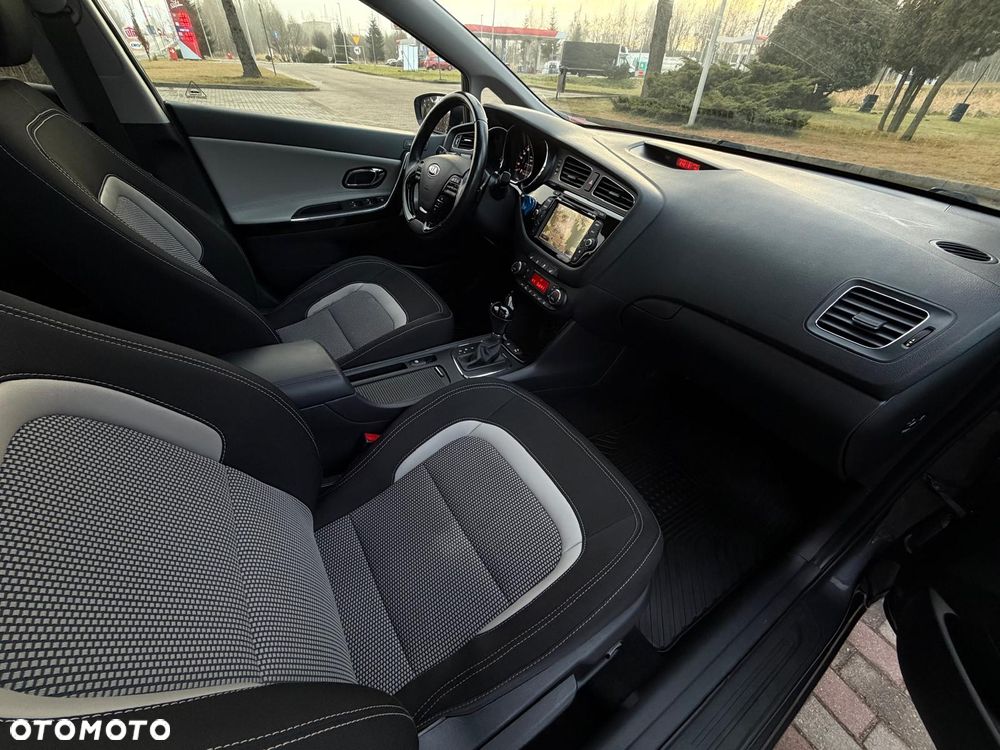 Kia Ceed 1.6 GDI DCT Platinum Edition - 30