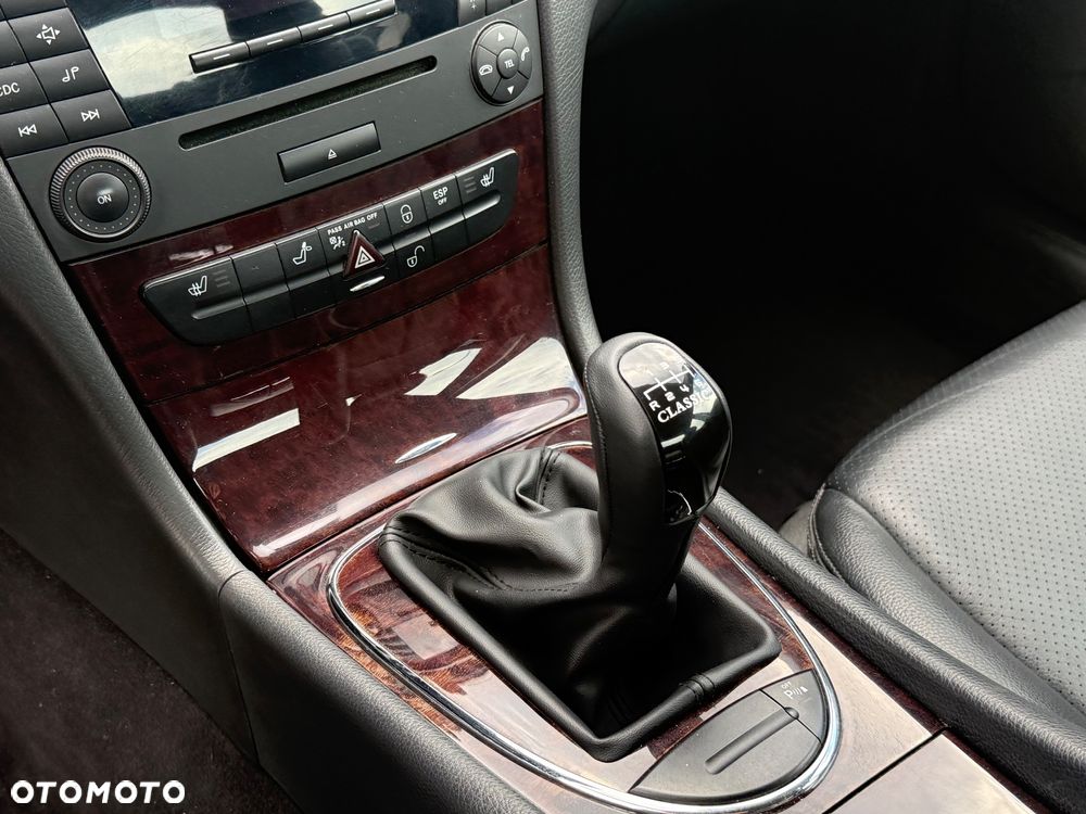 Mercedes-Benz Klasa E 200 CDI Classic - 25