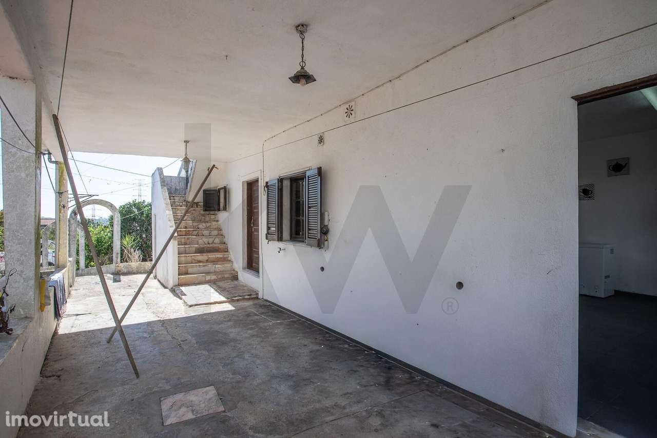 Moradia T5 em Belas | Espaço, privacidade e potencial - Grande imagem: 4/52