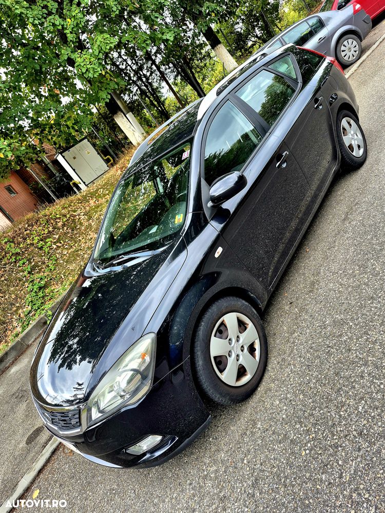 Kia Ceed 1.6 GDI Dream Team Edition - 1
