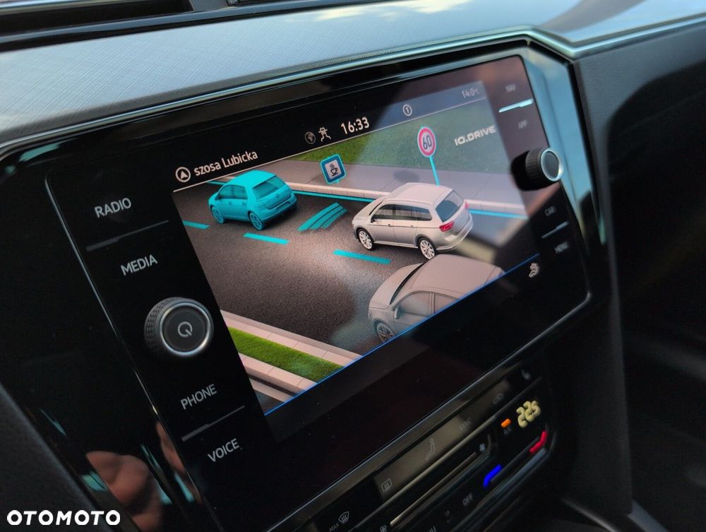 Volkswagen Passat Variant 2.0 TSI Business DSG - 23