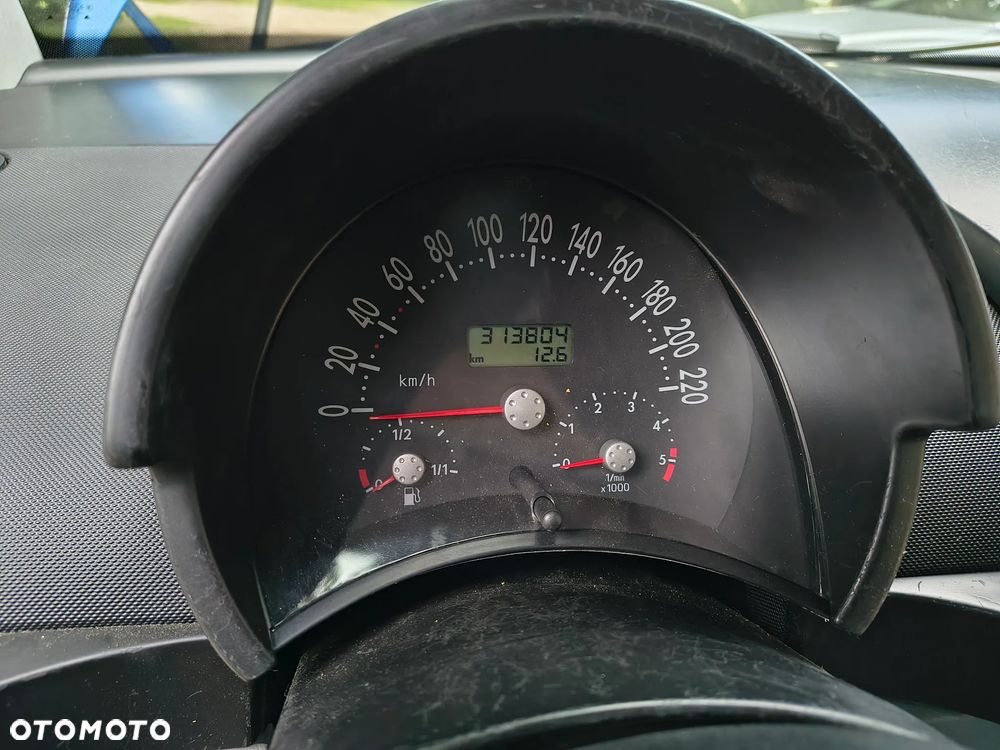 Volkswagen New Beetle - 14