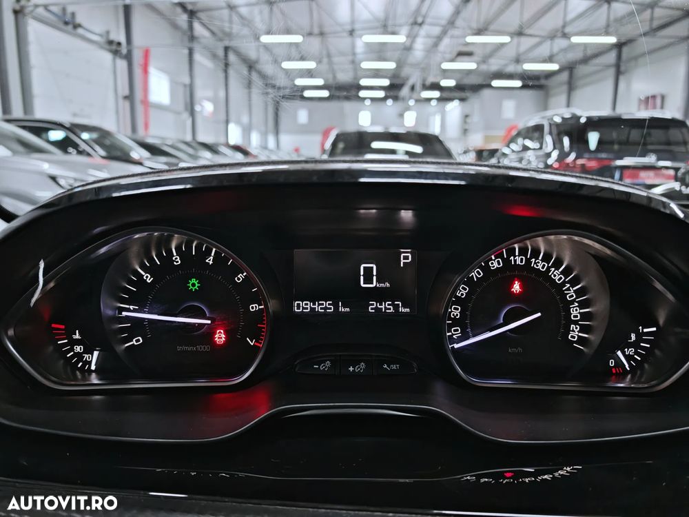 Peugeot 2008 PureTech 130 Stop&Start EAT6 Signature - 23