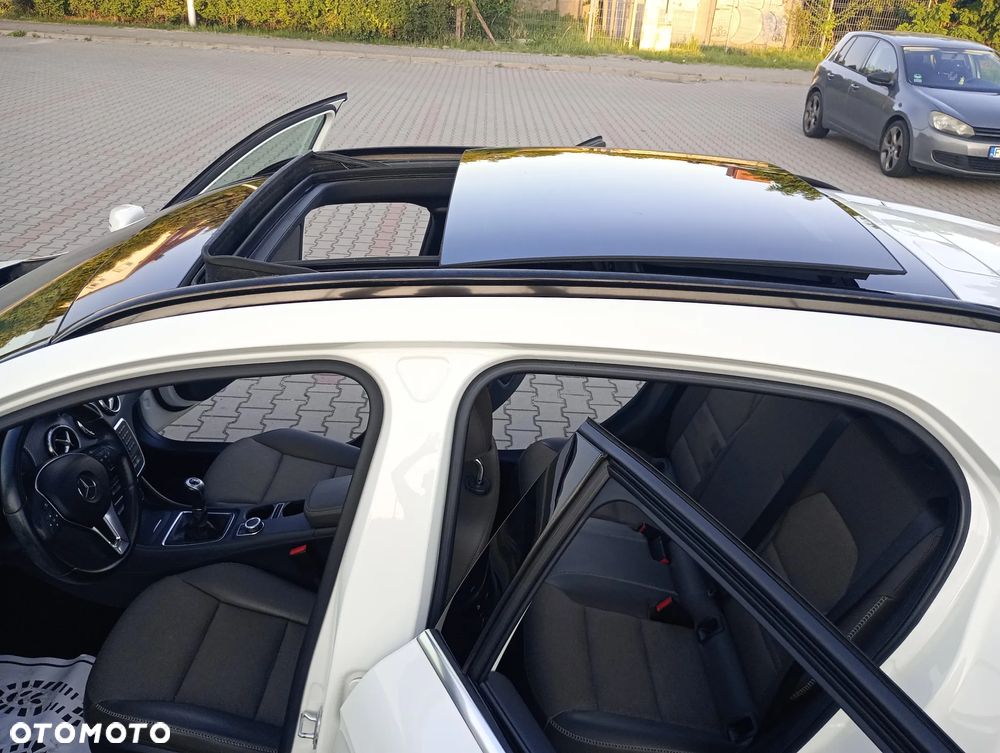 Mercedes-Benz GLA 200 UrbanStyle Edition - 16