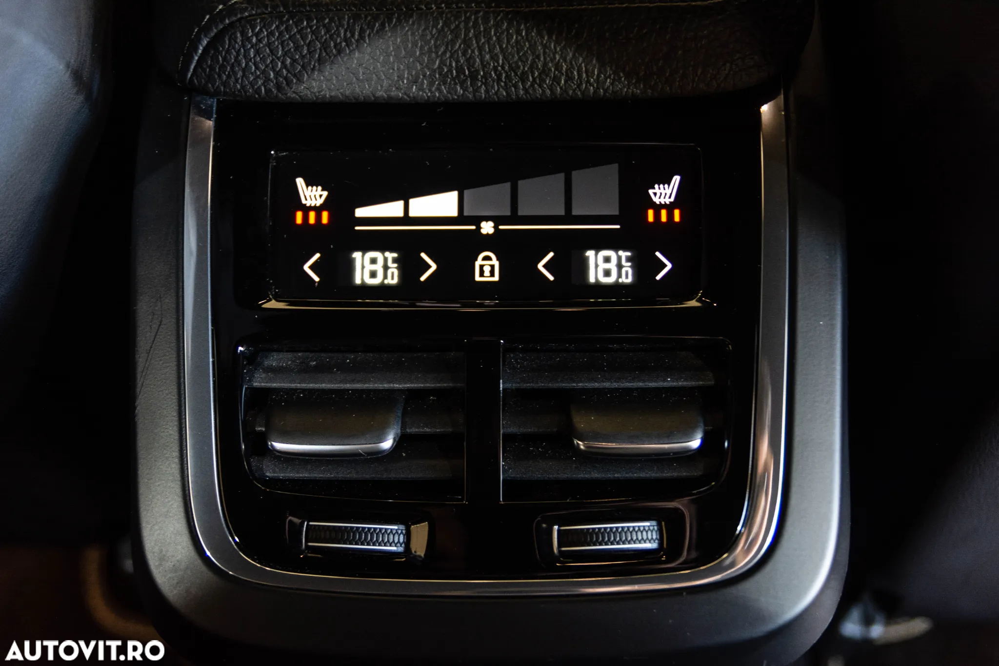 Volvo S60 T5 AWD R-Design - 30