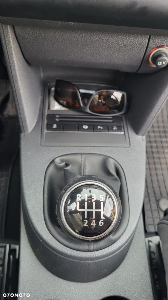 Volkswagen Touran 2.0 TDI DPF Highline - 8