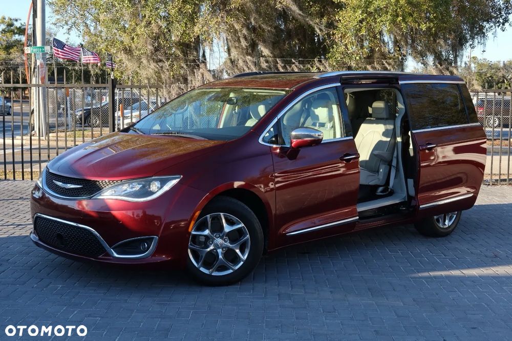 Chrysler Pacifica - 5