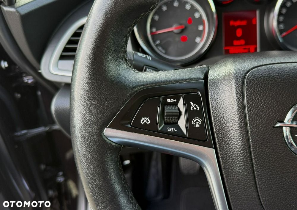 Opel Astra 1.4 Turbo 150 Jahre - 28