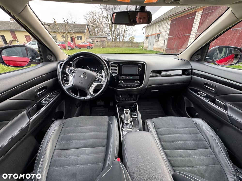 Mitsubishi Outlander - 8