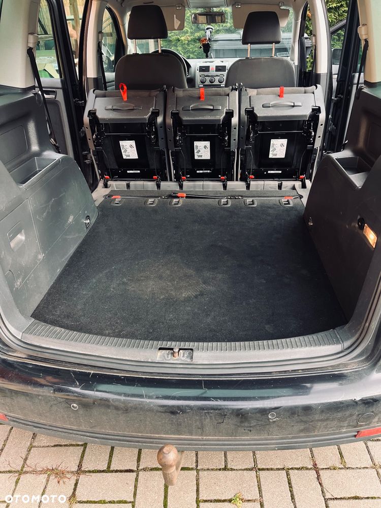 Volkswagen Touran - 11