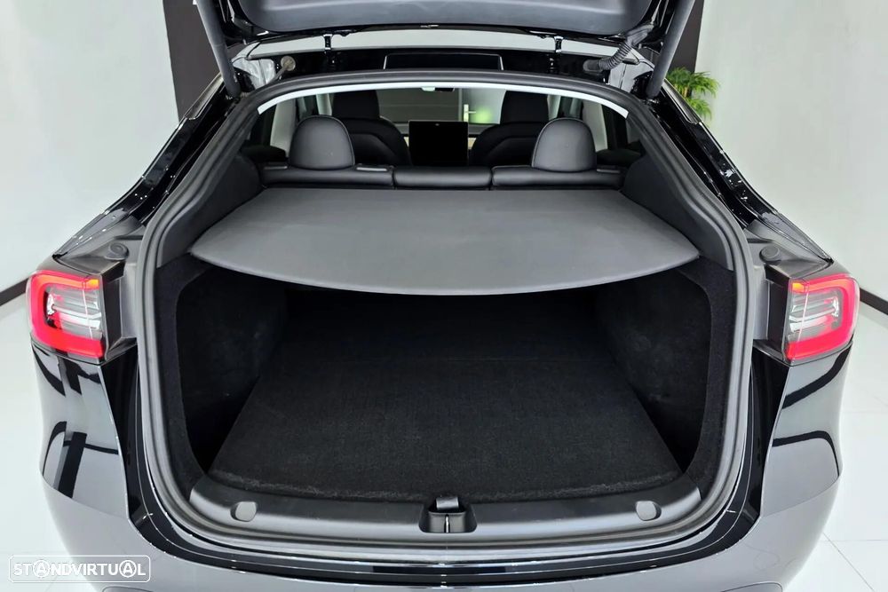 Tesla Model Y RWD - 18