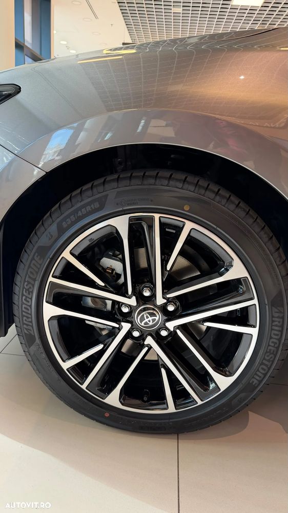 Toyota Camry - 37