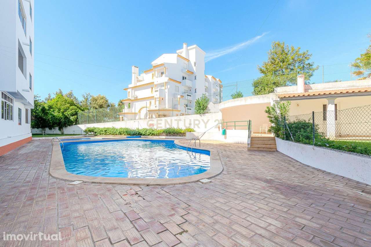 Apartamento T2 com 116 m² em Condomínio Privado no Centro de Albufeira - Grande imagem: 2/22