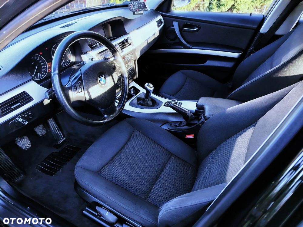 BMW Seria 3 318d - 11