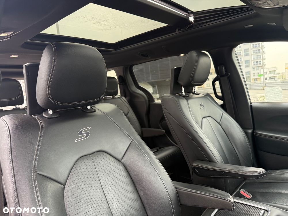 Chrysler Pacifica - 9