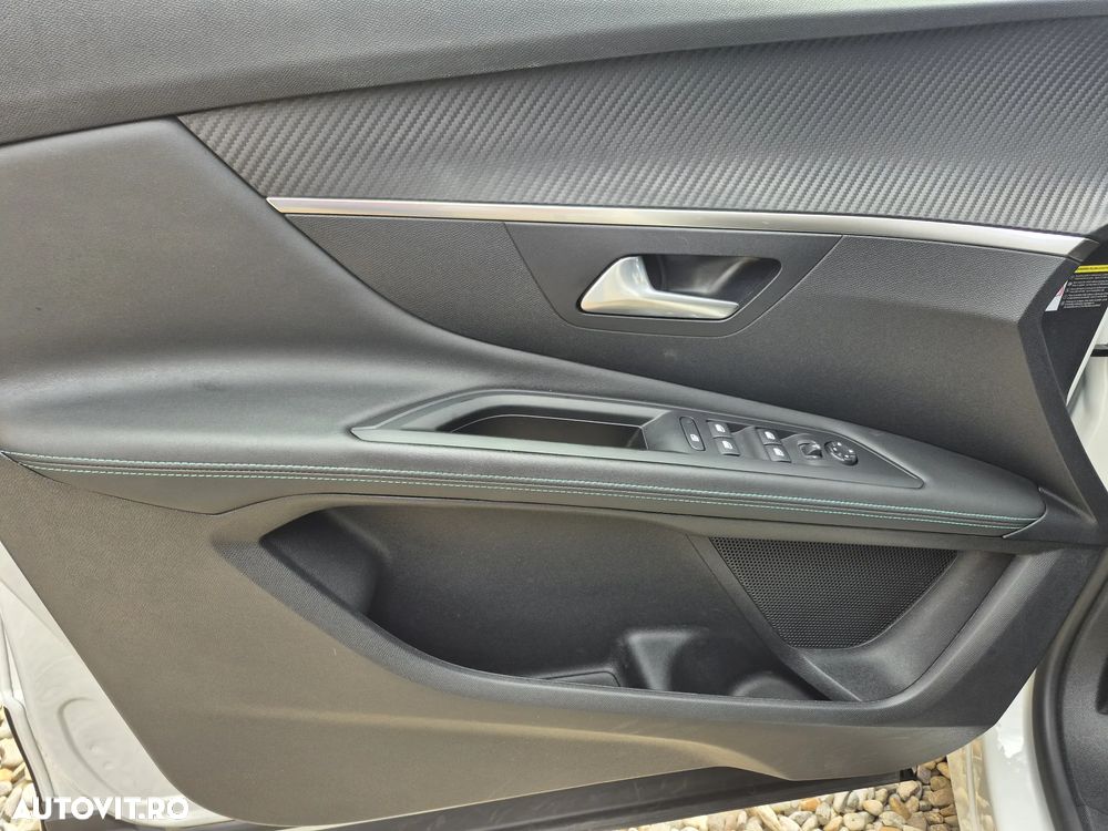 Peugeot 3008 PHEV 180 EAT8 Allure Pack - 31