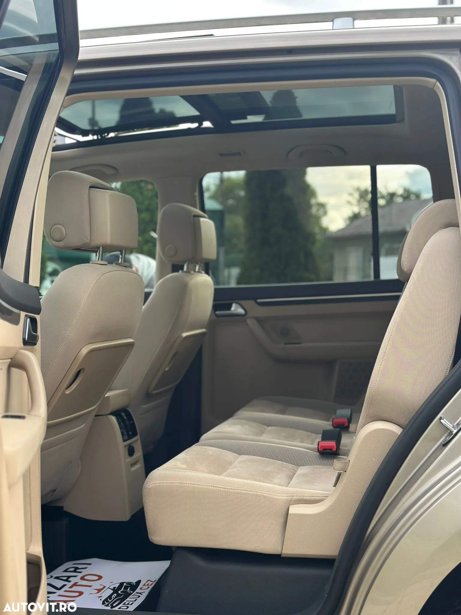 Volkswagen Touran 2.0 TDI DPF BlueMotion Technology Highline - 9